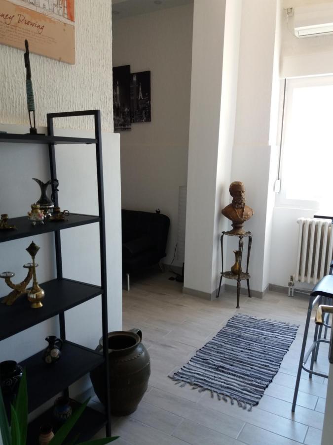 Bianco Nero Appartamento Nis Luaran gambar