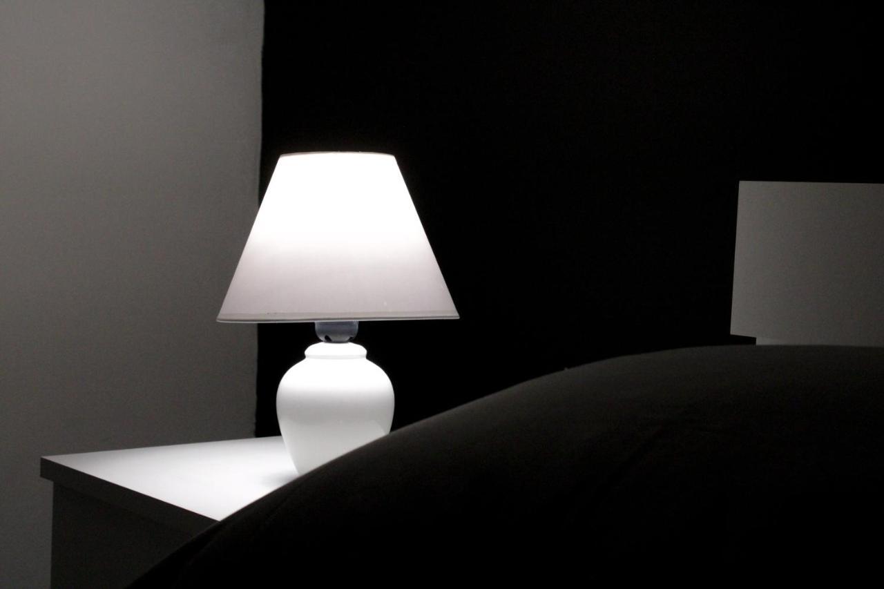 Bianco Nero Appartamento Nis Luaran gambar