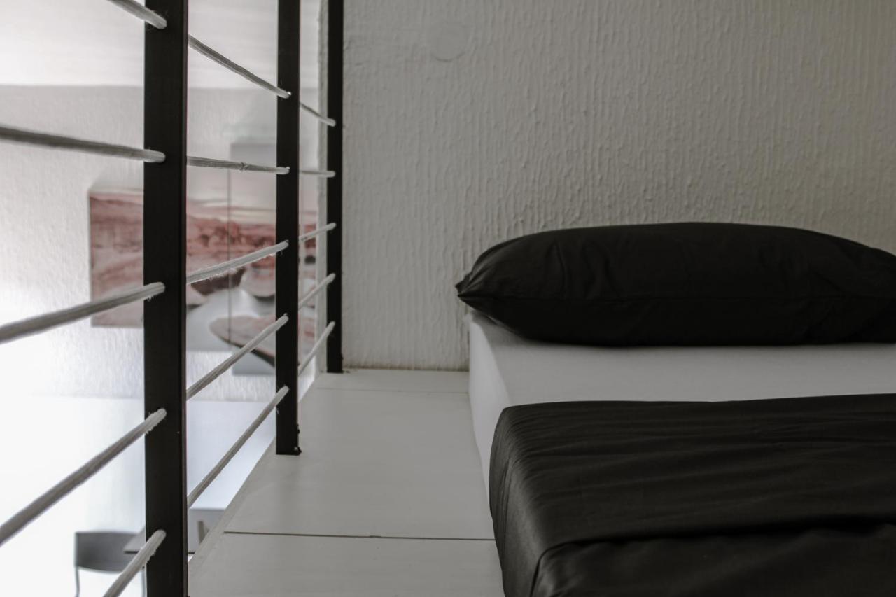 Bianco Nero Appartamento Nis Luaran gambar