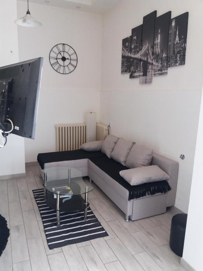 Bianco Nero Appartamento Nis Luaran gambar