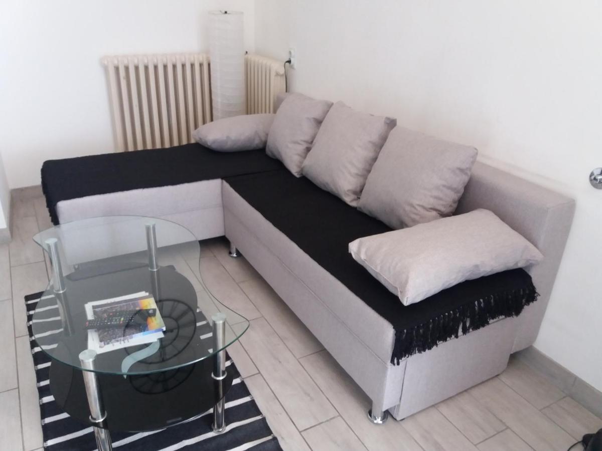 Bianco Nero Appartamento Nis Luaran gambar