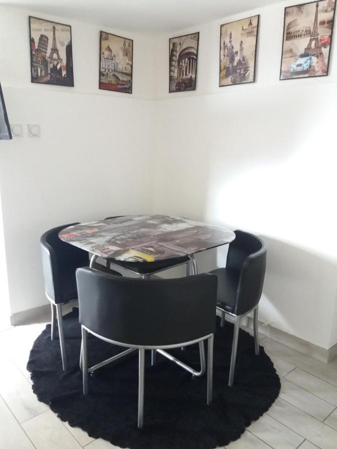 Bianco Nero Appartamento Nis Luaran gambar