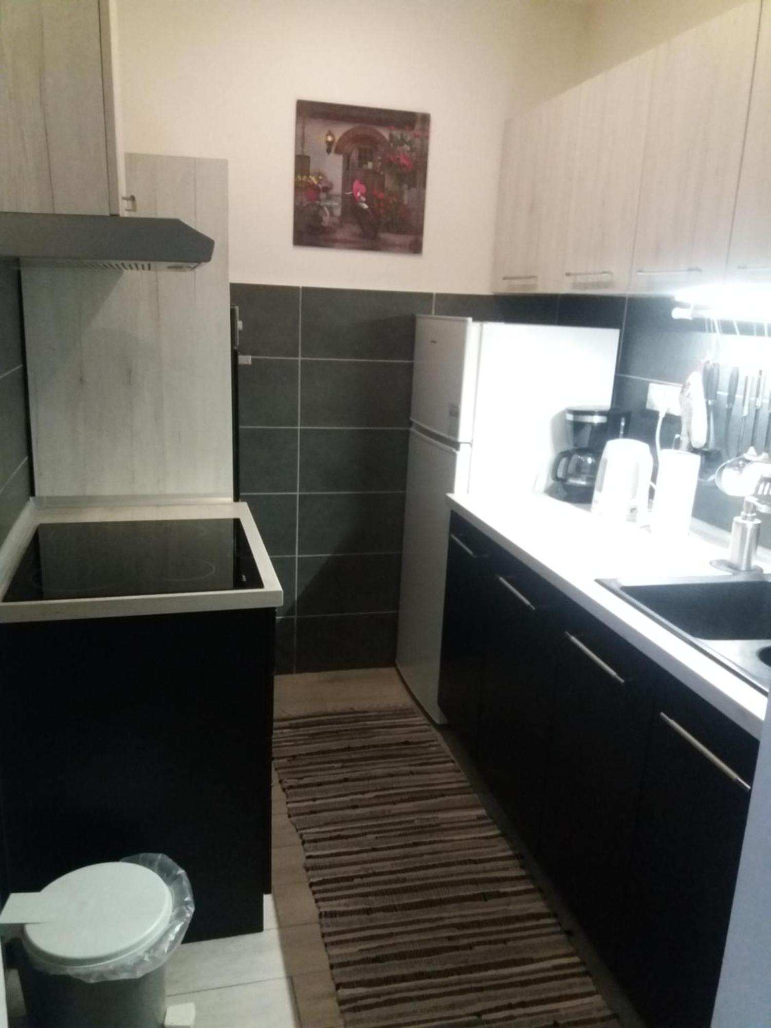 Bianco Nero Appartamento Nis Luaran gambar